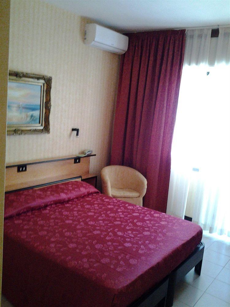 Marocca Hotel Нетуно Екстериор снимка