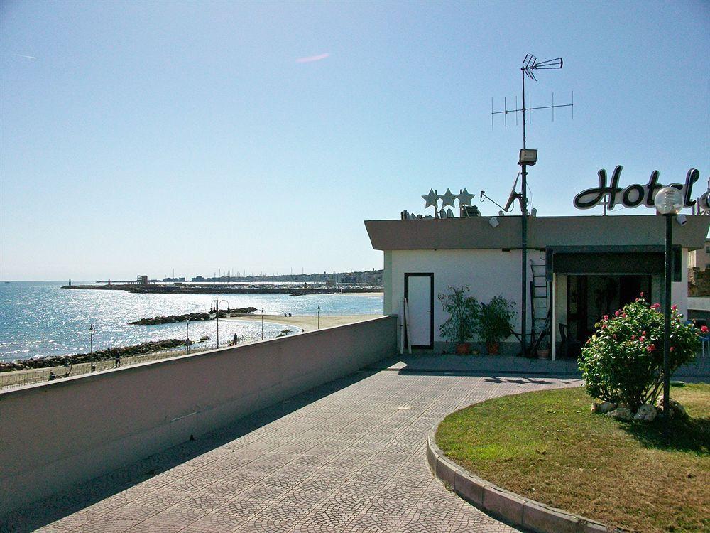 Marocca Hotel Нетуно Екстериор снимка