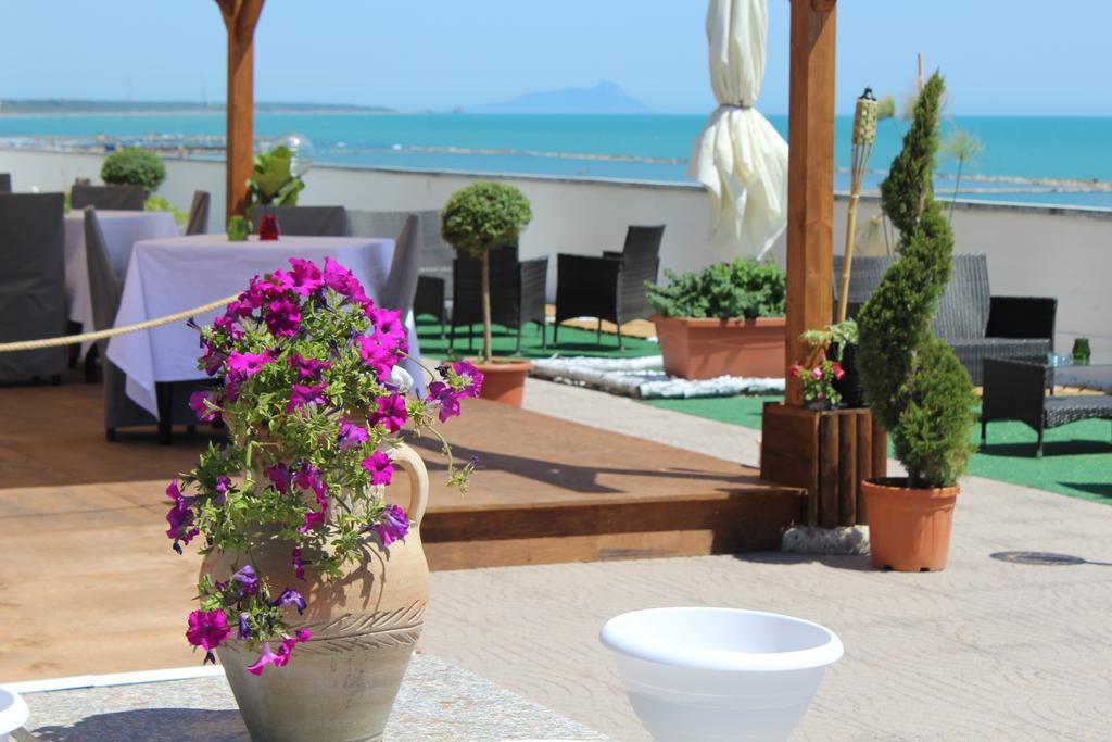 Marocca Hotel Нетуно Екстериор снимка