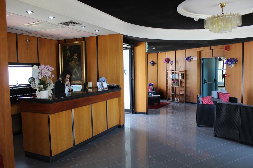 Marocca Hotel Нетуно Екстериор снимка