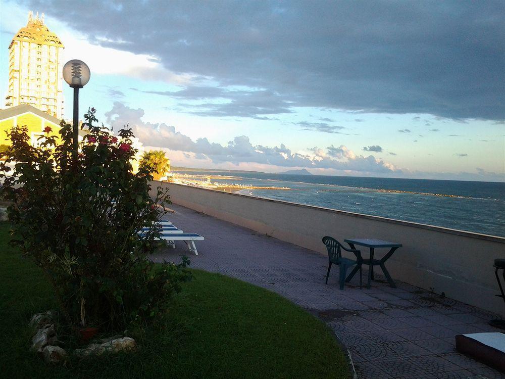 Marocca Hotel Нетуно Екстериор снимка