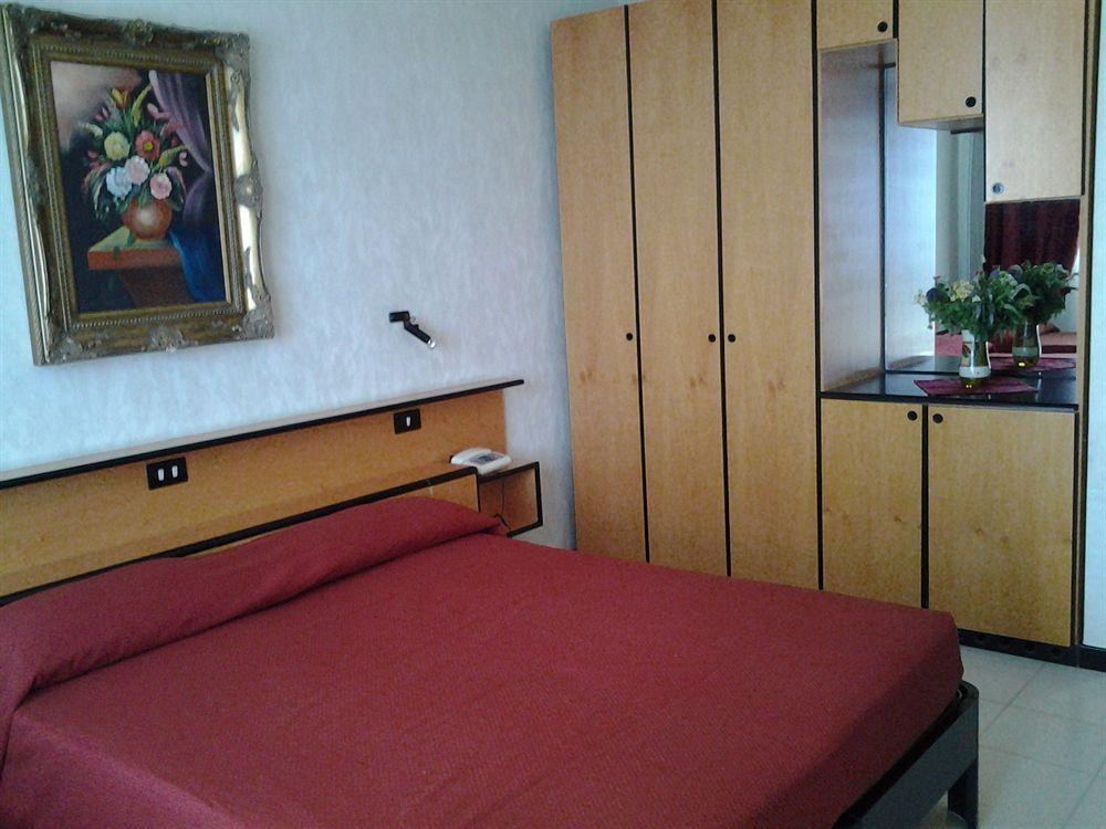 Marocca Hotel Нетуно Екстериор снимка