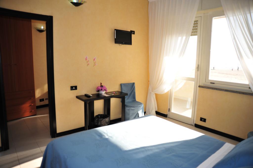 Marocca Hotel Нетуно Екстериор снимка