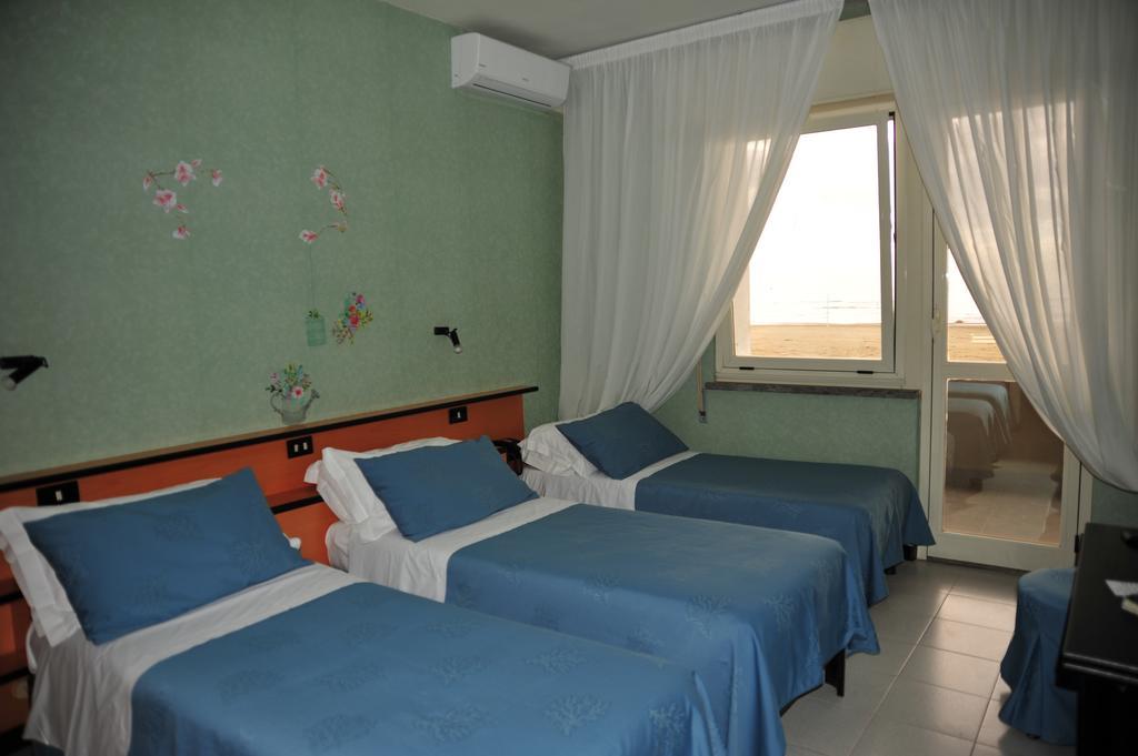 Marocca Hotel Нетуно Стая снимка